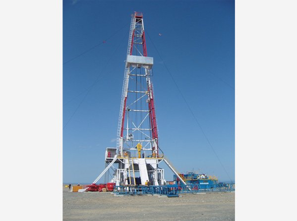 Mechanical land drilling rig